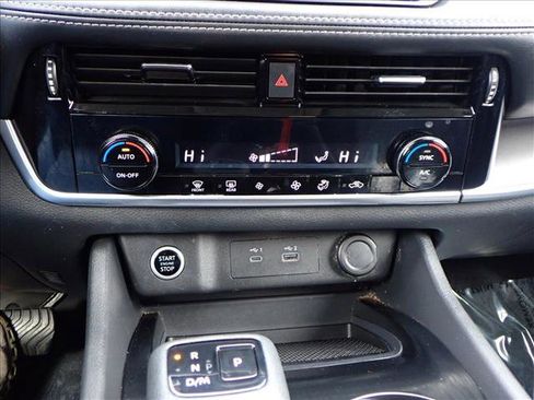 Used 2022 Nissan Rogue SV image 18