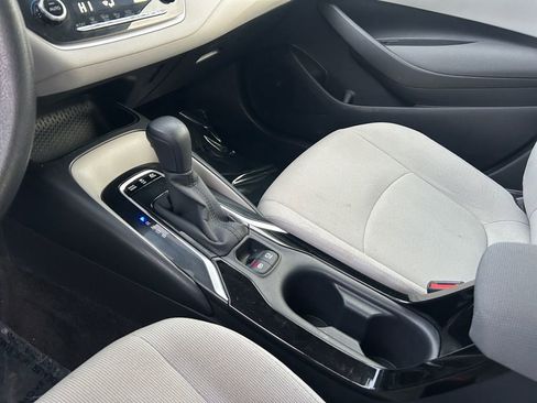 Used 2021 Toyota Corolla LE image 19