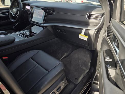 New 2025 Jeep Wagoneer L Series II w/ Premium Group I image 8