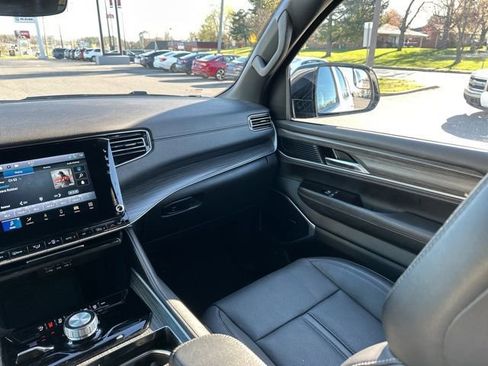 Used 2023 Jeep Wagoneer L Series II image 16