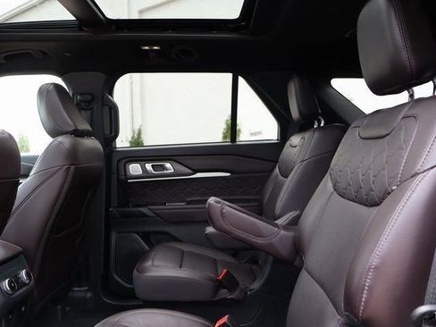 Used 2025 Ford Explorer Platinum w/ LUX Leather Package AWD/4WD image 18