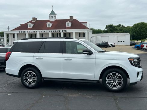 Used 2025 Ford Expedition Active AWD/4WD image 4
