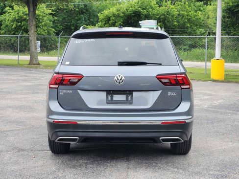Used 2020 Volkswagen Tiguan SE w/ Panoramic Sunroof Package FWD image 6