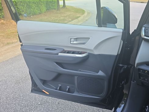 Used 2023 Toyota Sienna XLE FWD image 26