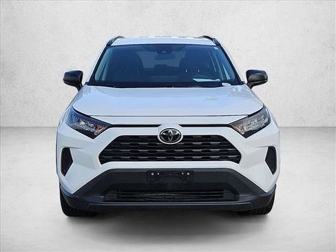 Used 2020 Toyota RAV4 LE FWD image 2
