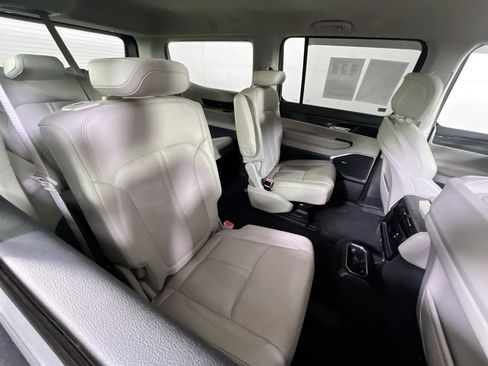 Used 2022 Jeep Wagoneer Series III w/ Flexible Seating Group image 27