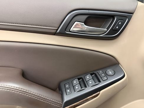 Used 2018 Chevrolet Tahoe LT w/ Luxury Package RWD image 38