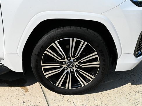 Used 2025 Lexus LX 600 4WD w/ Accessory Package (2T) image 12