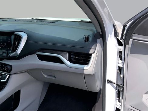 Used 2024 GMC Terrain SLE FWD image 18
