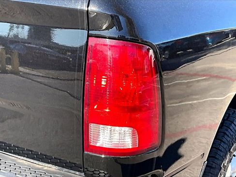 Used 2019 RAM 1500 Classic SLT image 23