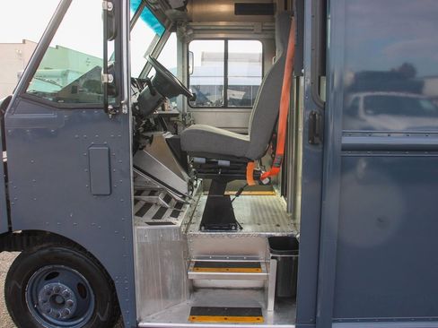 Used 2019 Ford E-450 and Econoline 450 Super Duty image 28