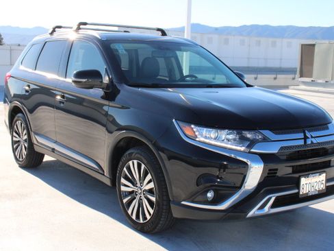 Used 2019 Mitsubishi Outlander SEL image 2