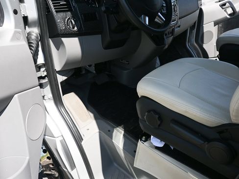 Used 2014 Mercedes-Benz Sprinter 3500 image 7