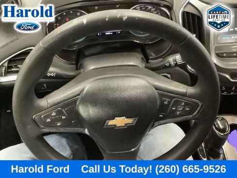 Used 2018 Chevrolet Cruze LT w/ LT Convenience Package FWD image 16
