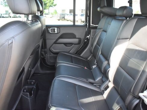 Used 2021 Jeep Gladiator Overland w/ Popular Equipment Package AWD/4WD image 16