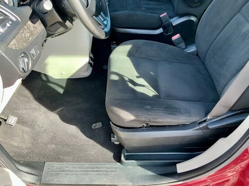 Used 2015 Dodge Grand Caravan American Value Package image 39