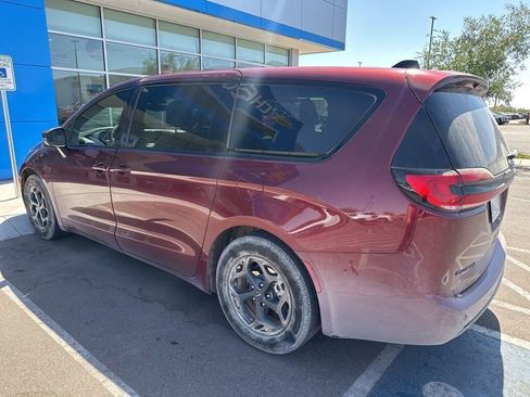 Used 2023 Chrysler Pacifica Touring-L w/ S Appearance Package FWD image 2