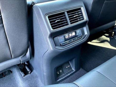 New 2026 Volkswagen Atlas SE image 9