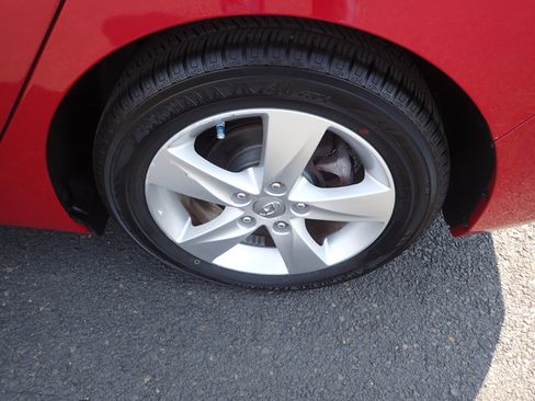 Used 2013 Hyundai Elantra GLS image 21