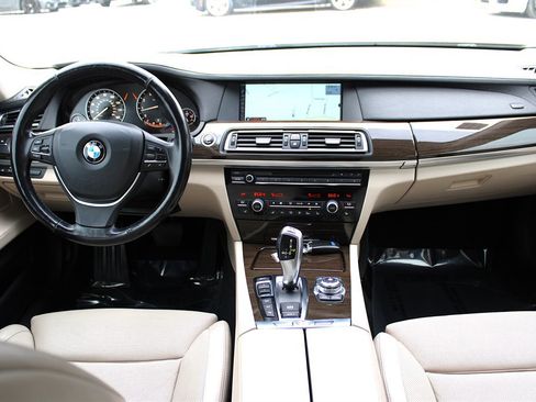 Used 2012 BMW 750Li xDrive image 11