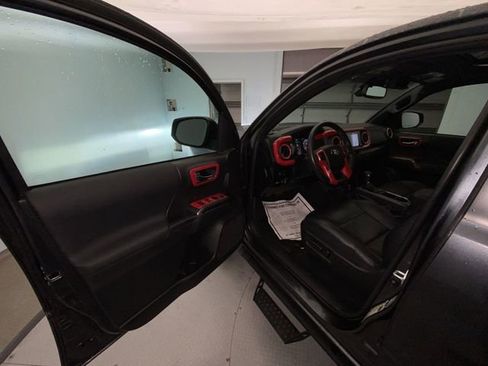 Used 2022 Toyota Tacoma TRD Off-Road w/ TRD Premium Off Road Package image 11