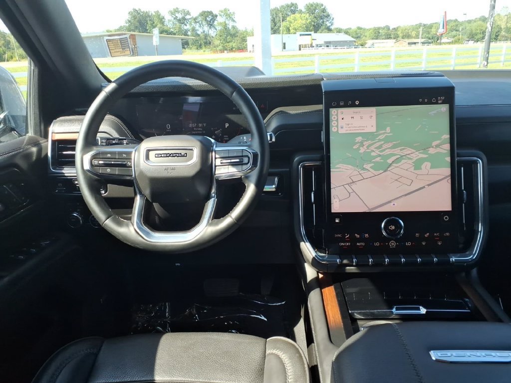 Used 2025 GMC Yukon Denali AWD/4WD image 15