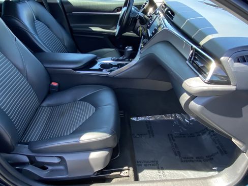 Used 2018 Toyota Camry SE FWD image 10