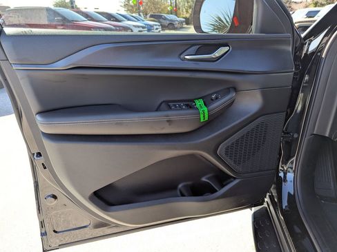 New 2025 Jeep Grand Cherokee L Altitude image 18