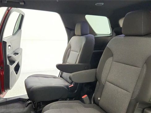 Used 2023 Chevrolet Traverse LT FWD image 30