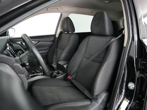 Used 2020 Nissan Rogue SV FWD image 40