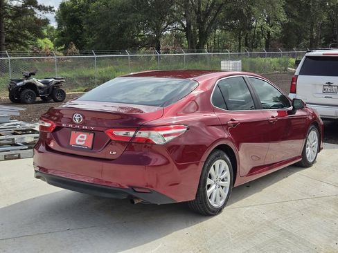 Used 2018 Toyota Camry LE FWD image 6