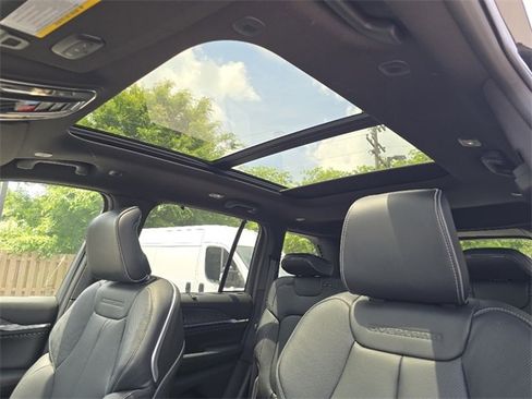 New 2025 Jeep Grand Cherokee Overland w/ Adv Protech Group III image 9