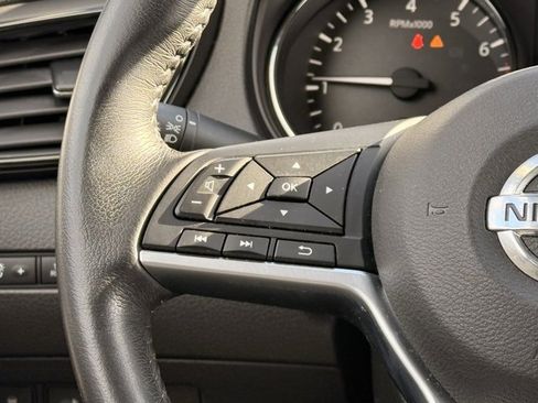 Certified 2017 Nissan Rogue SV image 22