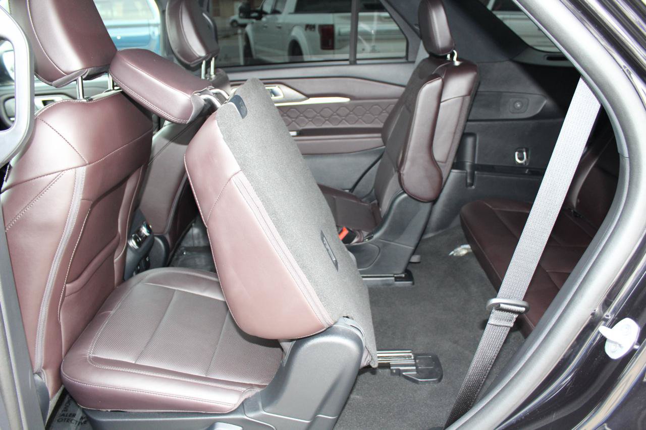 Used 2025 Ford Explorer Platinum w/ LUX Leather Package AWD/4WD image 67