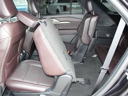 Used 2025 Ford Explorer Platinum w/ LUX Leather Package AWD/4WD image 67