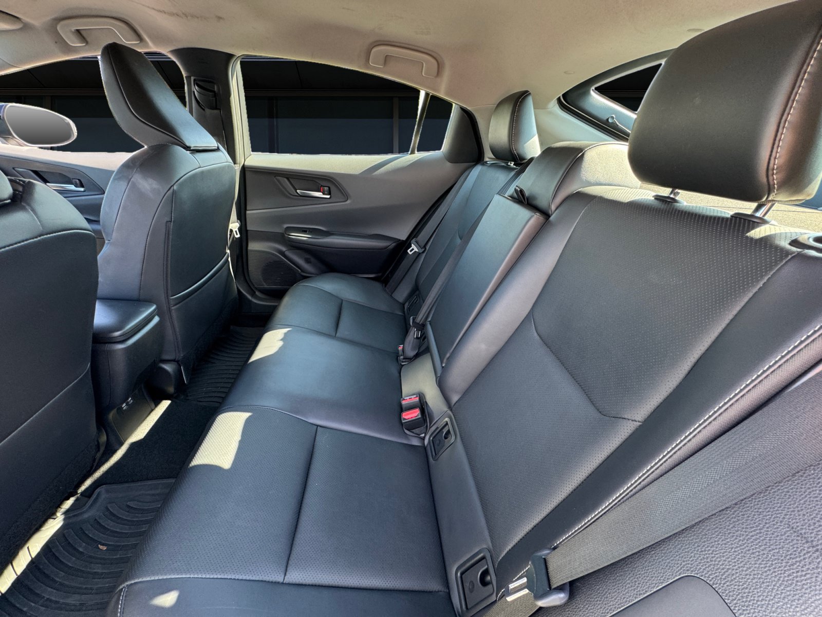 Used 2024 Toyota Prius XLE AWD/4WD image 15
