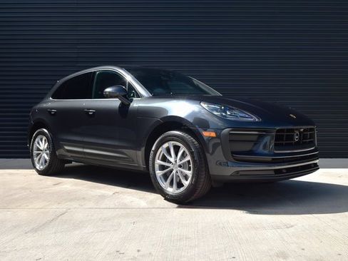 Certified 2025 Porsche Macan image 9