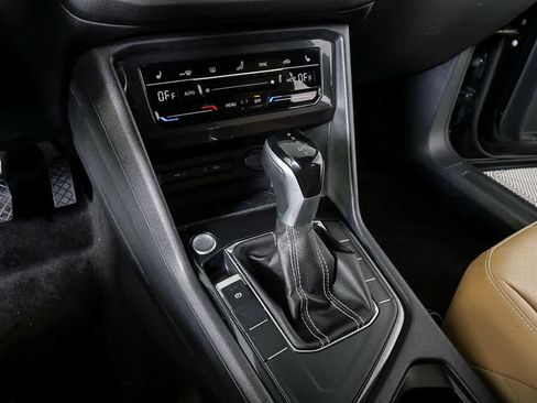 Certified 2023 Volkswagen Tiguan SE FWD image 19