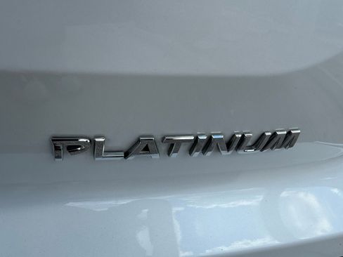 Used 2025 Nissan Pathfinder Platinum image 19