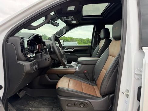 Used 2025 Chevrolet Silverado 1500 High Country image 13