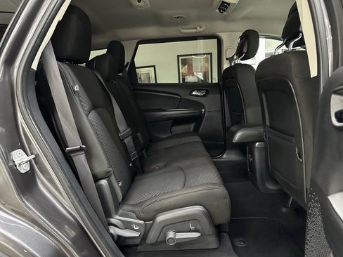 Used 2019 Dodge Journey SE w/ Premium Group FWD image 17