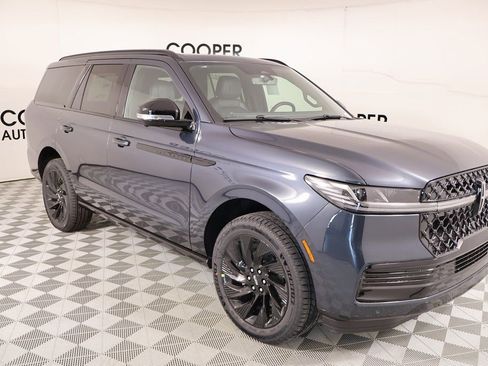 New 2025 Lincoln Navigator Reserve w/ Jet Appearance Package image 1