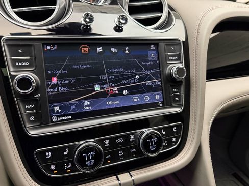 Used 2019 Bentley Bentayga image 16