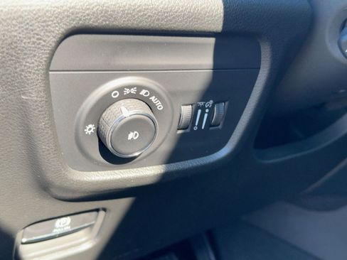 New 2025 Jeep Grand Cherokee Limited w/ Luxury Tech Group II image 19