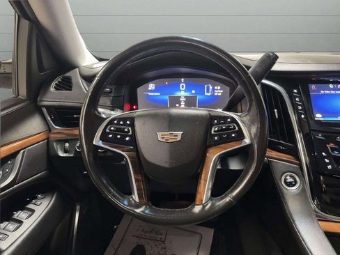 Used 2015 Cadillac Escalade Premium image 35