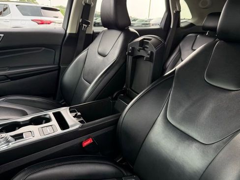 Used 2022 Ford Edge Titanium AWD/4WD image 27
