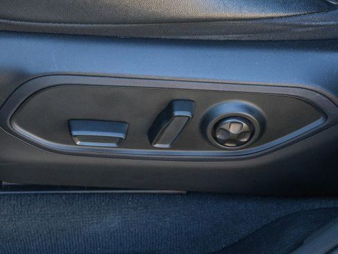 Used 2023 Jeep Grand Cherokee Limited w/ Black Appearance Package image 10