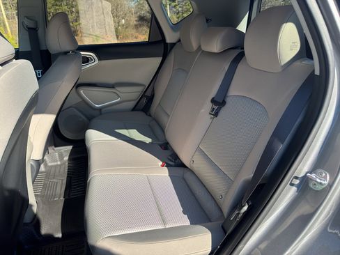 Used 2025 Kia Soul LX w/ LX Technology Package image 11