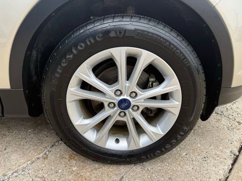 Used 2018 Ford Escape SE w/ SE Sync 3 Package image 12