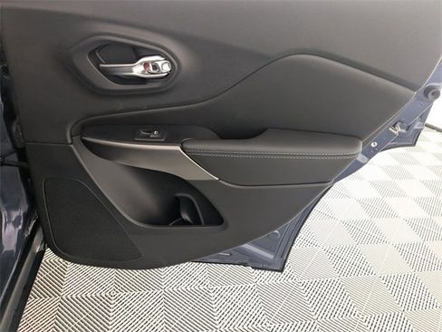Used 2020 Jeep Cherokee Latitude image 27